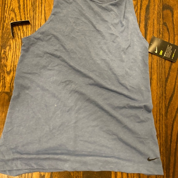 Nike Dry fit tank top with the back out - Picture 6 of 8